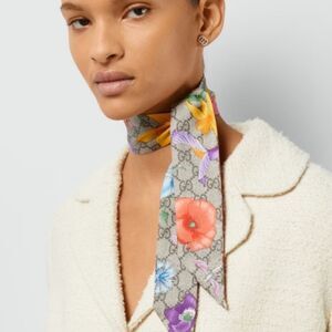 Authentic Gucci Flora Print Silk Neck Bow